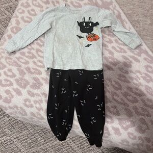 Carters gently used Halloween Outfit 🎃